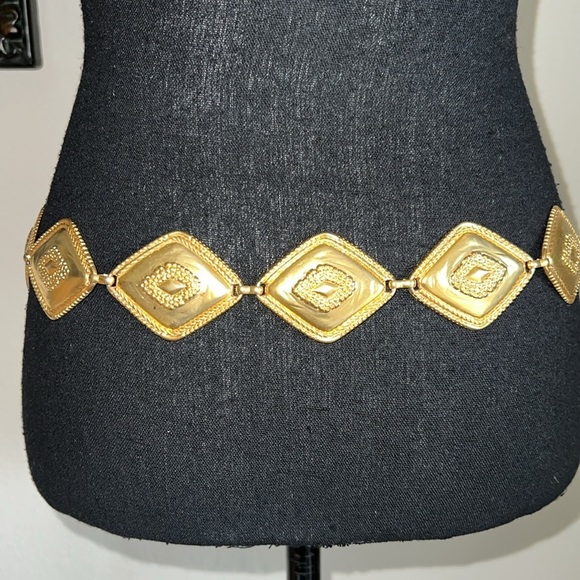 ESCADA Women’s Gilded Gold Tone Ornate Diamond Shaped Heavy Metal Designer Belt - Picture 6 of 16